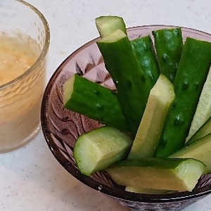 グリーンカレーマヨソースで野菜スティック